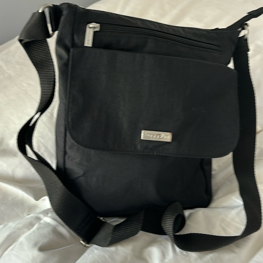 This is definitely great for hiking and vacation hands free great purse